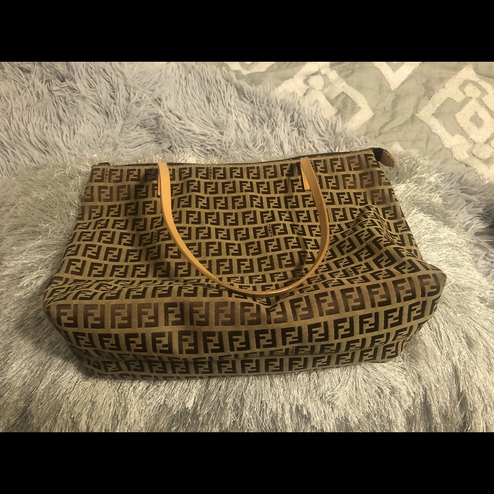COPY - FENDI Signature handbag Authentic
